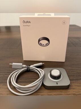 Oura Ring 4 Stealth Size 6 Includes Charger